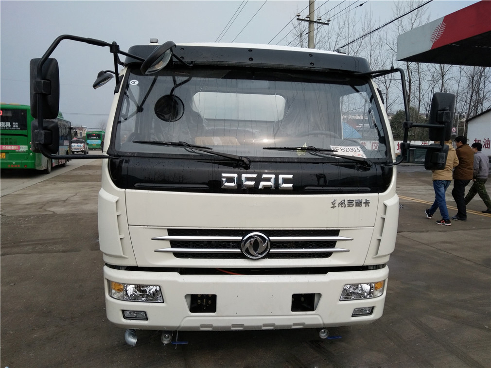 東風(fēng)多利卡（8方）CLW5110GSSD5型灑水車