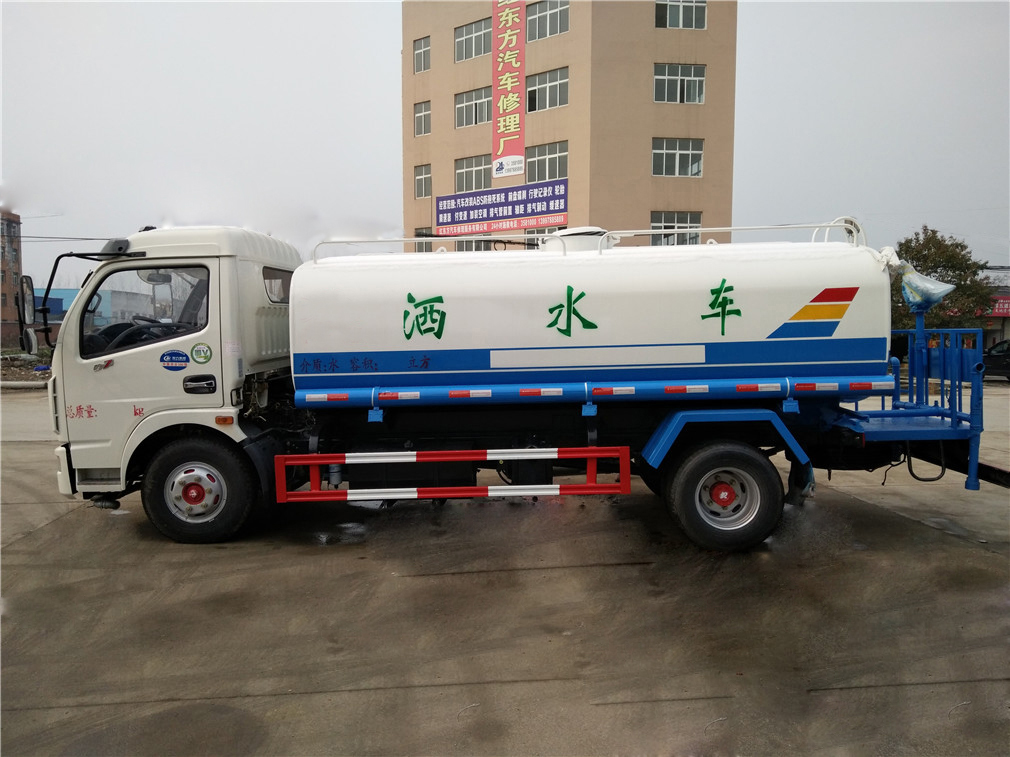 東風(fēng)多利卡（8方）CLW5110GSSD5型灑水車