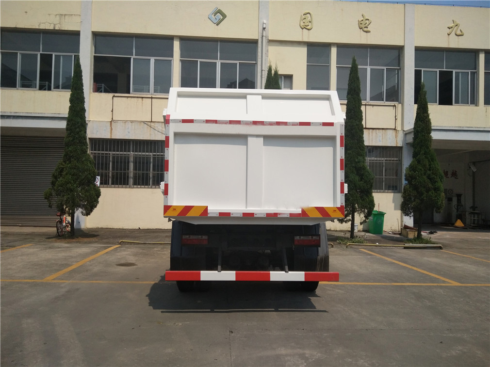 東風(fēng)專用底盤12方對接垃圾車