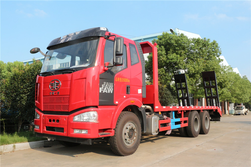 解放后八輪CLW5251TPBC5平板運輸車