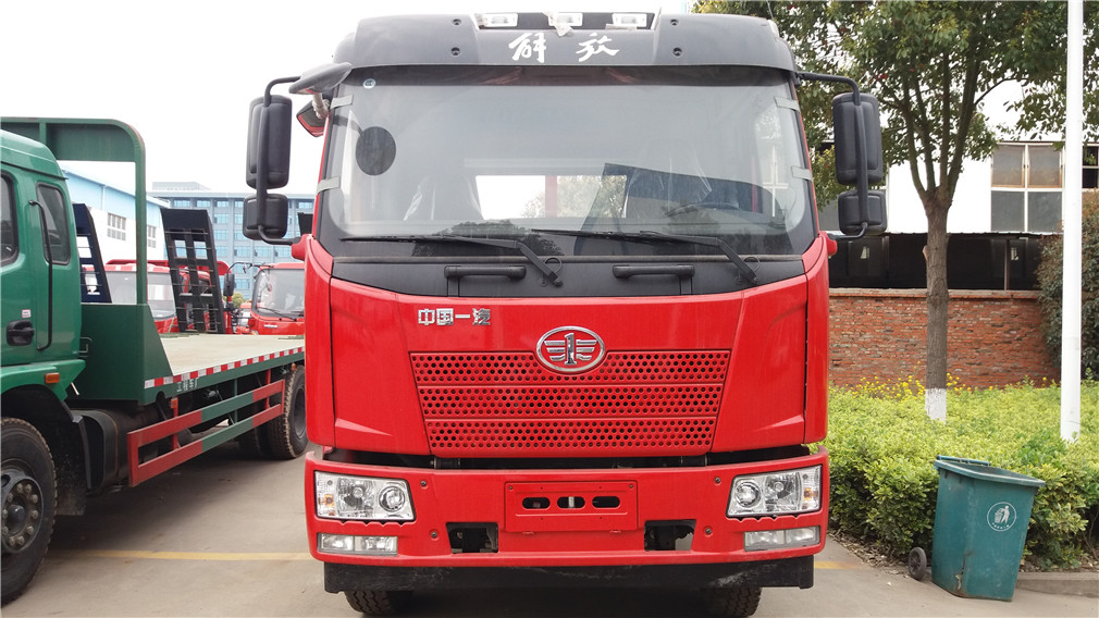 解放小三軸CLW5250TPBC5平板運(yùn)輸車