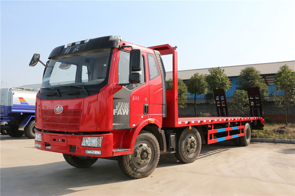 解放小三軸CLW5250TPBC5平板運(yùn)輸車