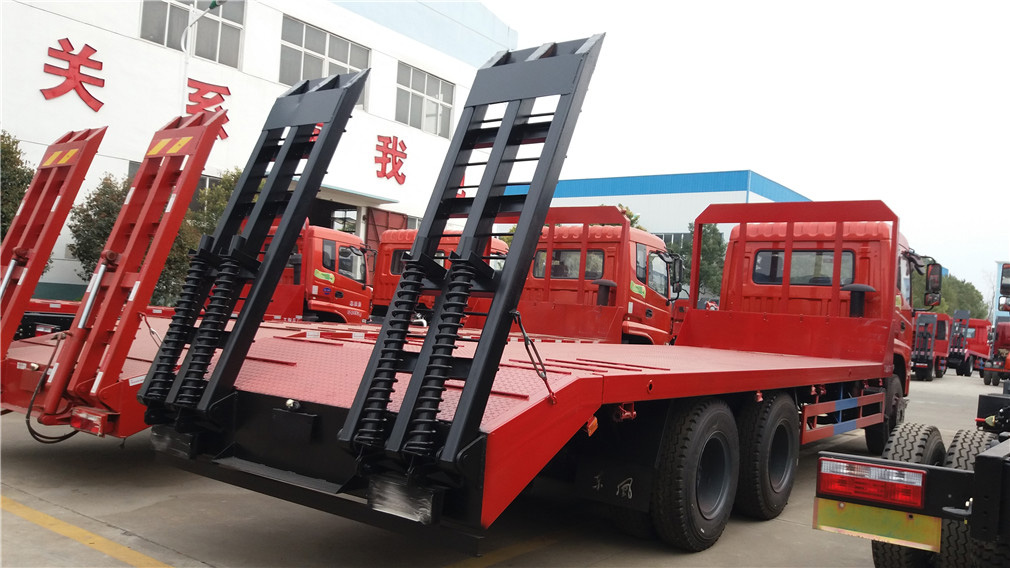 解放小三軸CLW5250TPBC5平板運(yùn)輸車