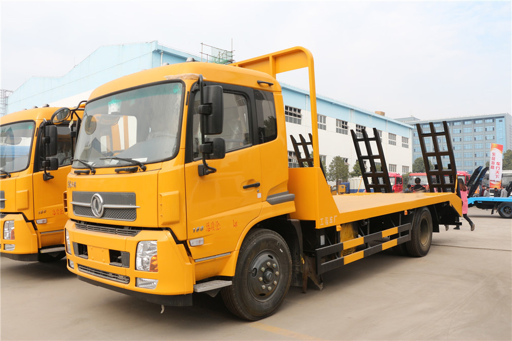 東風(fēng)天錦CLW5164TPBD5平板運輸車