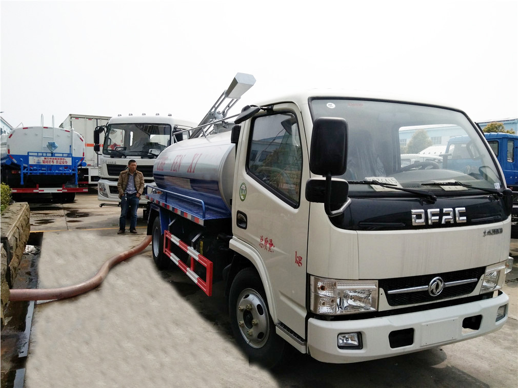 東風(fēng)小多利卡5方吸糞車(chē)