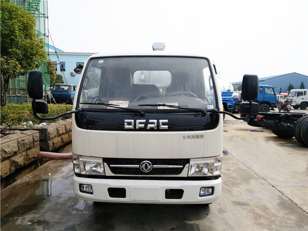 東風(fēng)小多利卡5方吸糞車