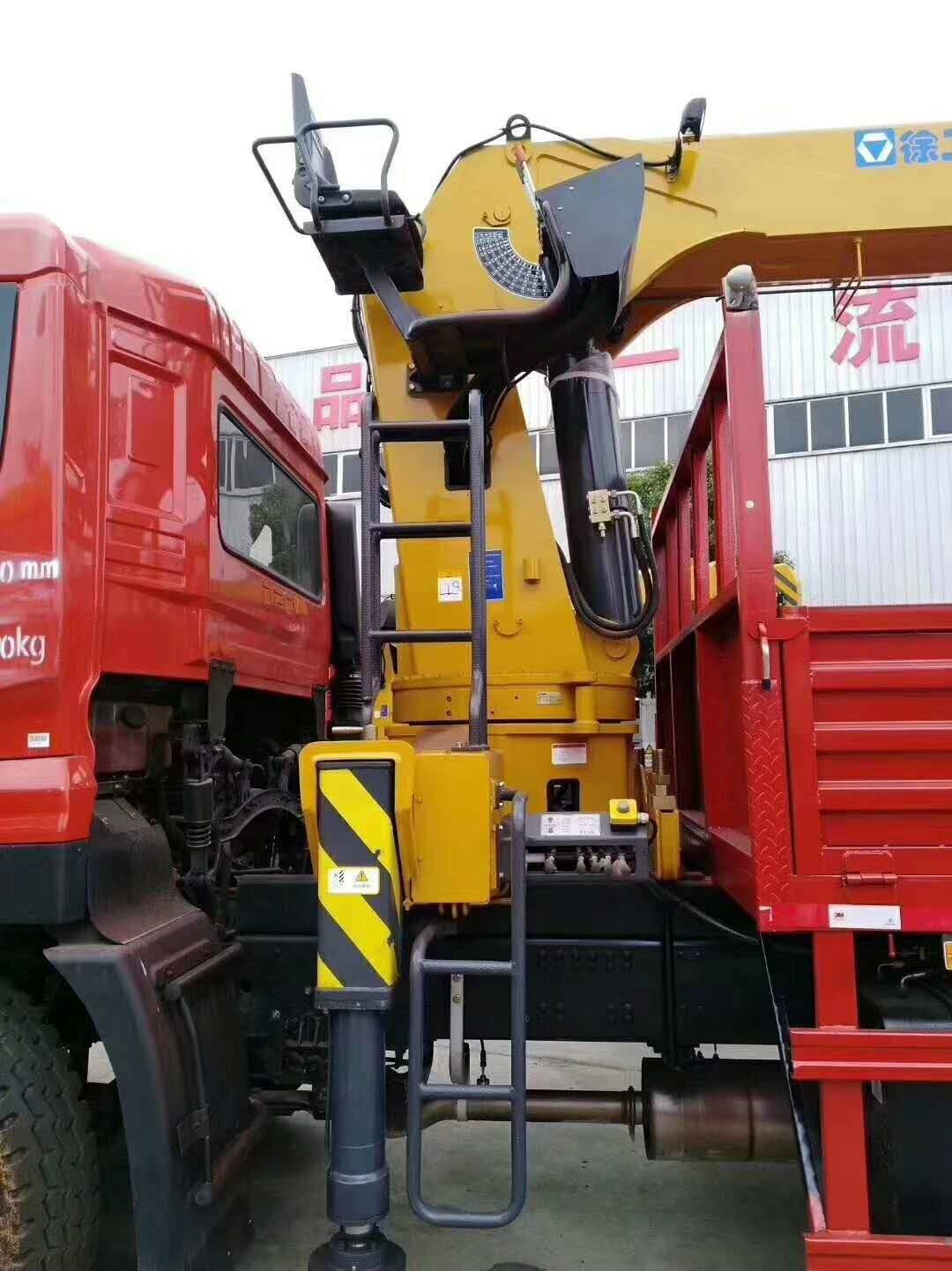 東風后八輪12噸徐工隨車吊