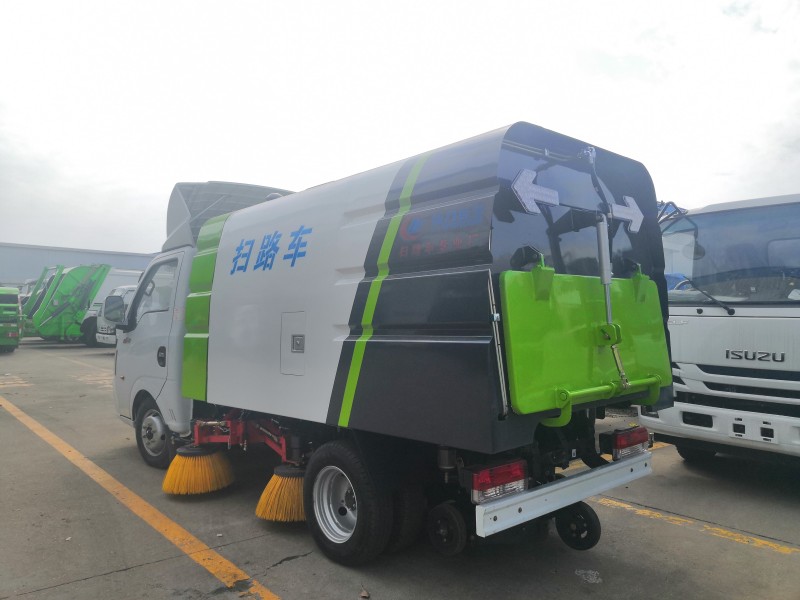 東風途逸3方掃路車價格 柴油掃路車報價  藍牌掃路車廠家