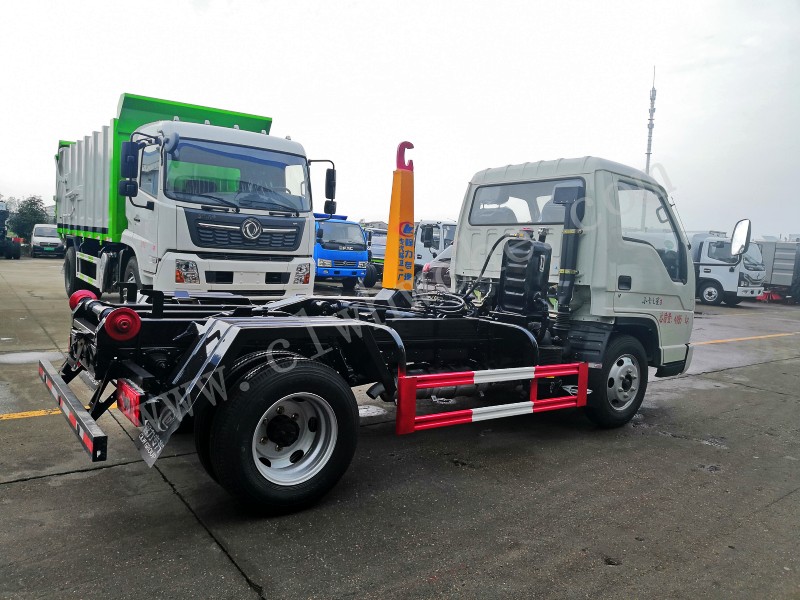 3-4方勾臂垃圾車價(jià)格  福田勾臂垃圾車廠家 藍(lán)牌勾臂垃圾車報(bào)價(jià)
