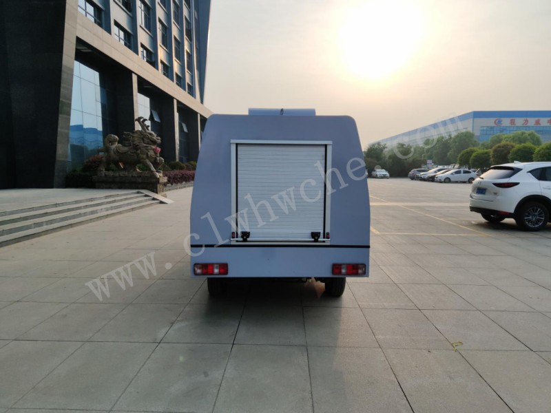 長安路面清洗車價格 1.5方路面清洗車報價 藍牌路面養(yǎng)護車廠家