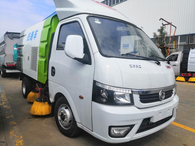 東風途逸3方掃路車價格 柴油掃路車報價  藍牌掃路車廠家