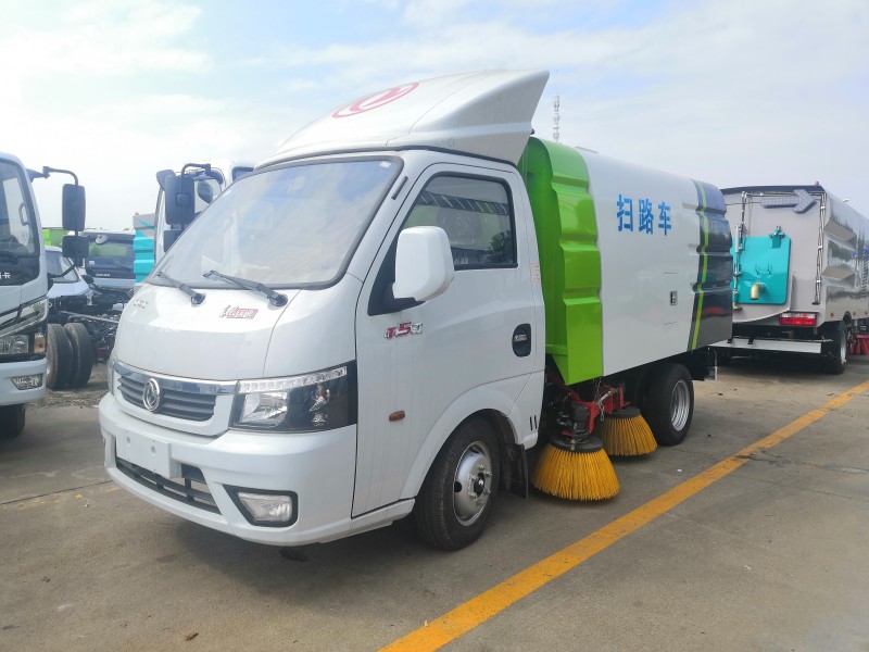 東風(fēng)途逸3方掃路車價格 柴油掃路車報價  藍(lán)牌掃路車廠家