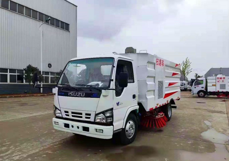 國(guó)六5方掃路車 五十鈴掃路車價(jià)格 配置 掃路車廠家報(bào)價(jià)