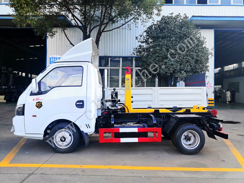 東風(fēng)途逸3-4方勾臂垃圾車價格 藍(lán)牌后雙輪勾臂垃圾車報價 國六勾臂垃圾車廠家 
