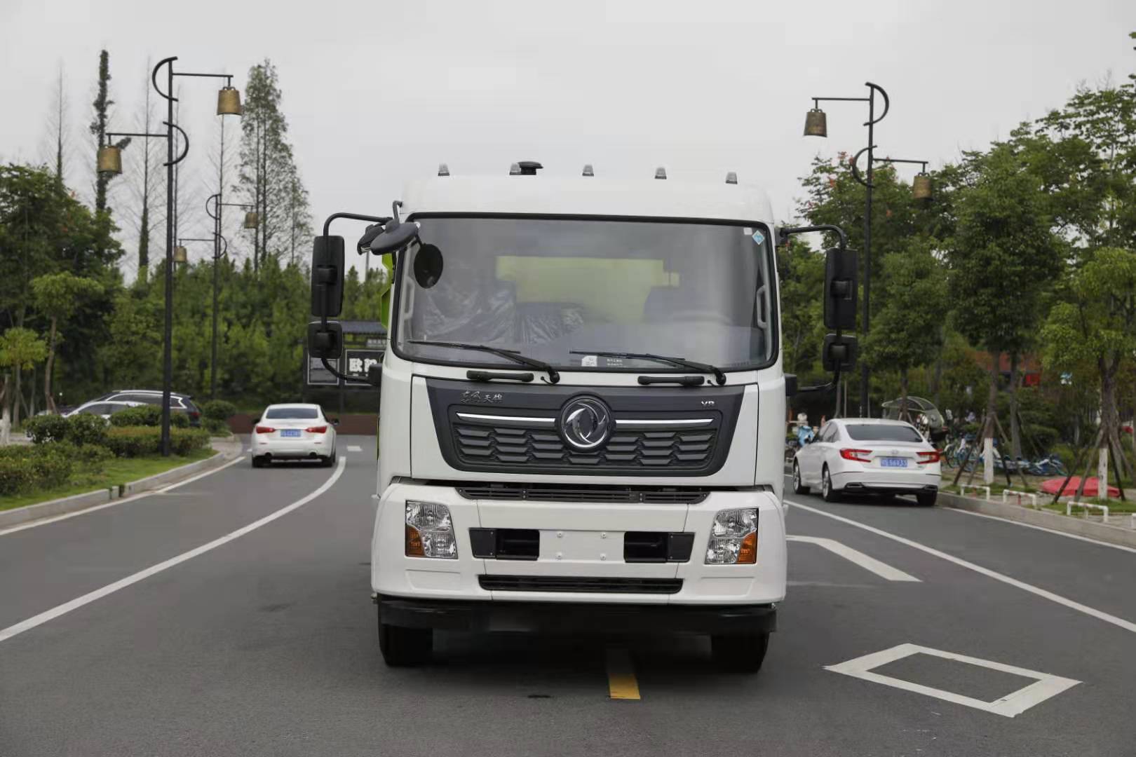 東風(fēng)11方掃路車(chē) 東風(fēng)天錦掃路車(chē)價(jià)格廠家  掃路車(chē)報(bào)價(jià)