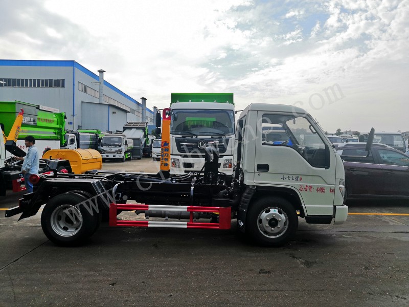 3-4方勾臂垃圾車價(jià)格  福田勾臂垃圾車廠家 藍(lán)牌勾臂垃圾車報(bào)價(jià)