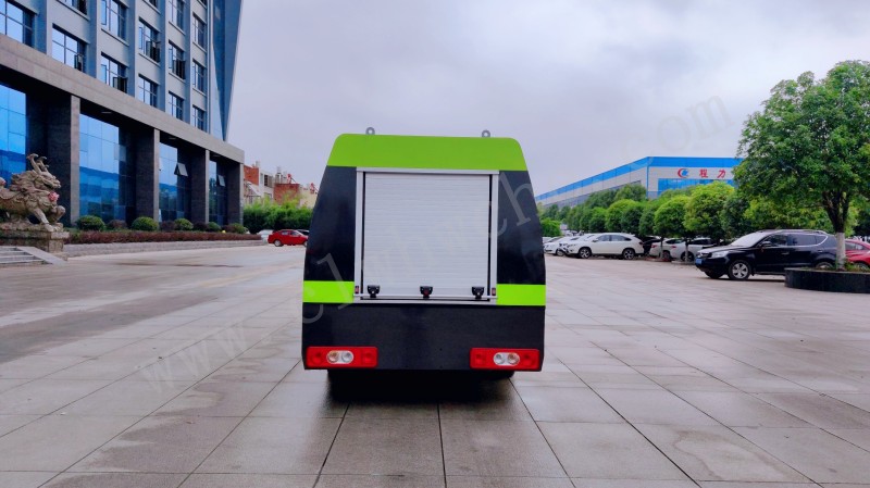 開瑞1.5方路面清洗車報(bào)價(jià) 路面養(yǎng)護(hù)車價(jià)格 藍(lán)牌路面清洗車廠家