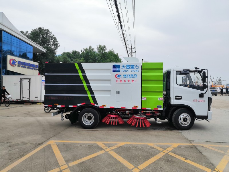 東風(fēng)5方掃路車配置 國六5方掃路車價(jià)格 廠家 報(bào)價(jià)