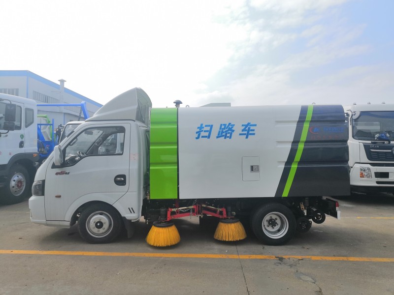 東風途逸3方掃路車價格 柴油掃路車報價  藍牌掃路車廠家