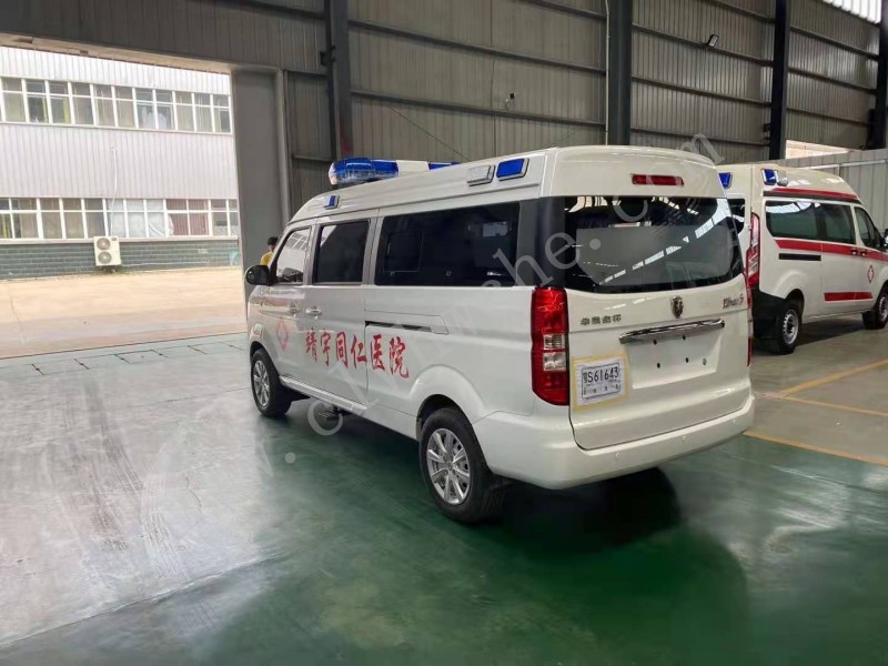 金杯小海獅轉(zhuǎn)運(yùn)型救護(hù)車