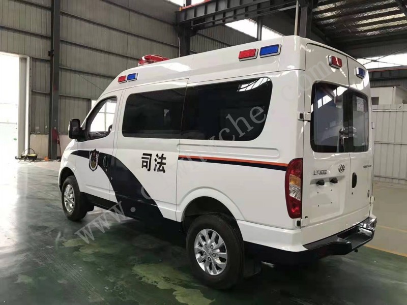 大通V80短軸轉(zhuǎn)運型警用救護車