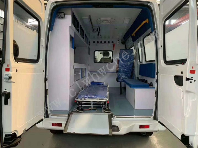 上汽大通V80長軸監(jiān)護型救護車