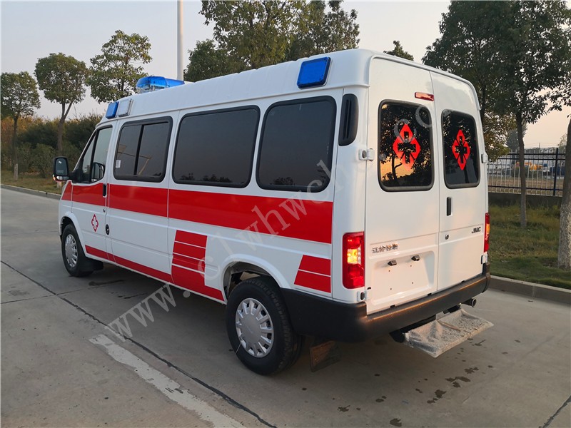 江鈴特順長軸中頂監(jiān)護型救護車