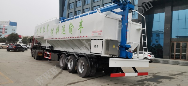 66方半掛散裝飼料運(yùn)輸車(chē)