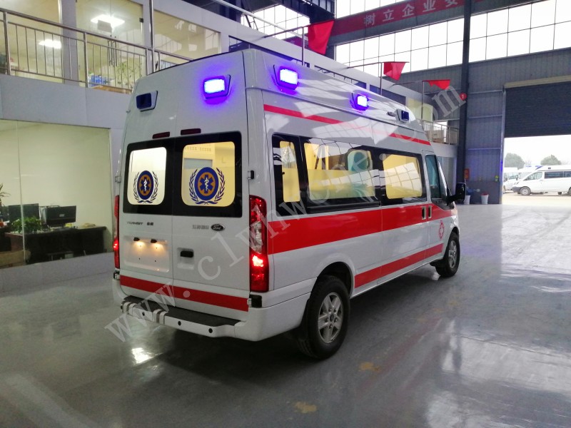 福特新世代V348監(jiān)護(hù)型凸臺(tái)救護(hù)車