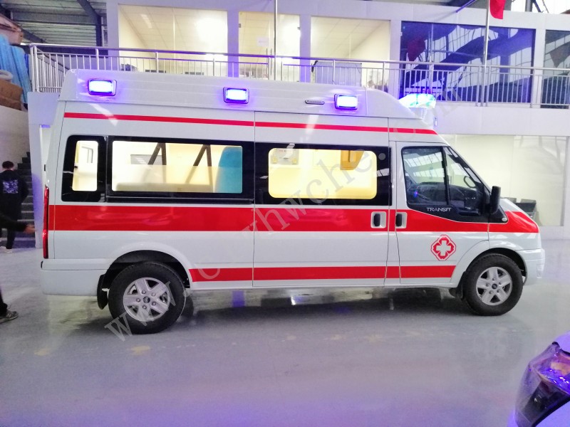 福特新世代V348監(jiān)護(hù)型凸臺(tái)救護(hù)車