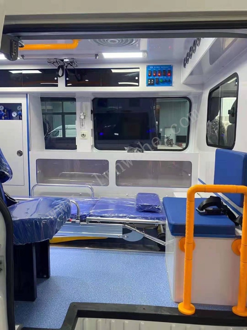 江鈴特順短軸監(jiān)護型救護車