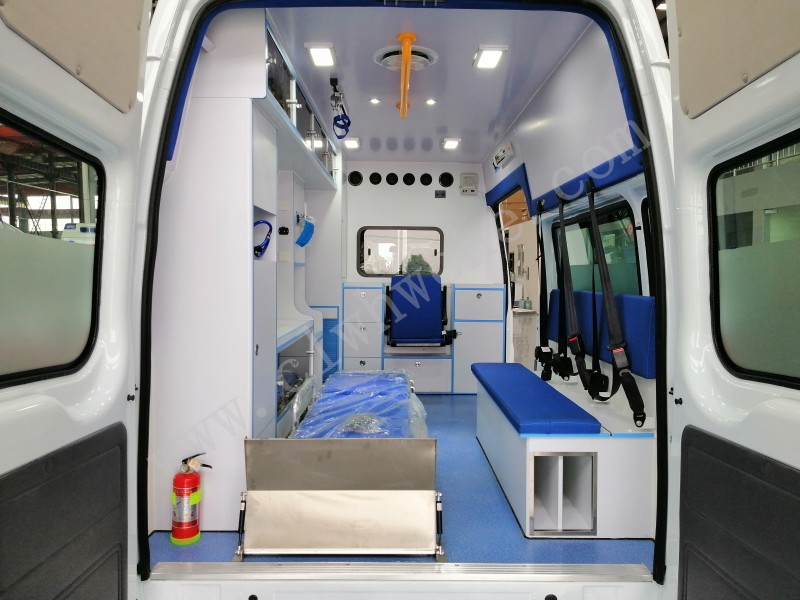 福特新世代V348監(jiān)護(hù)型凸臺(tái)救護(hù)車