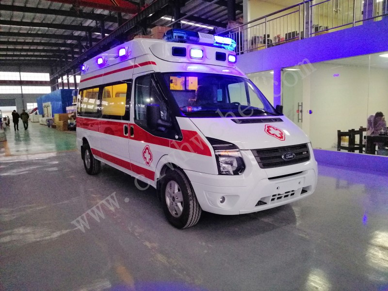 福特新世代V348監(jiān)護(hù)型凸臺(tái)救護(hù)車
