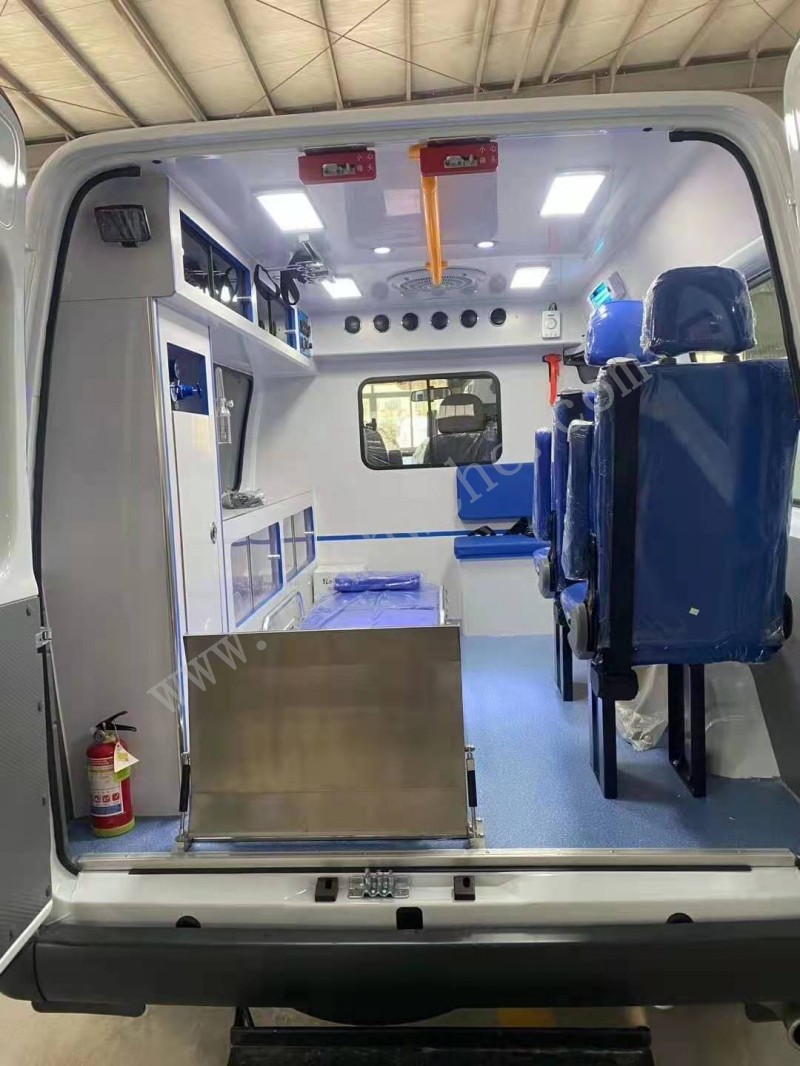 江鈴特順短軸監(jiān)護型救護車
