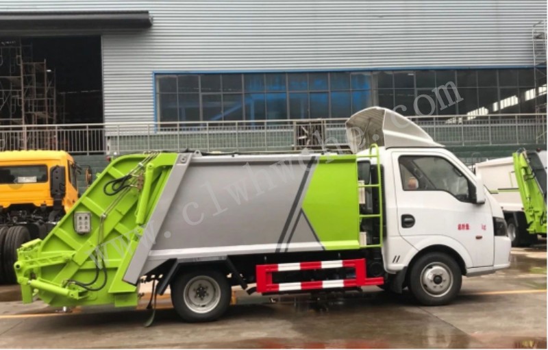 東風(fēng)途逸4方壓縮式垃圾車