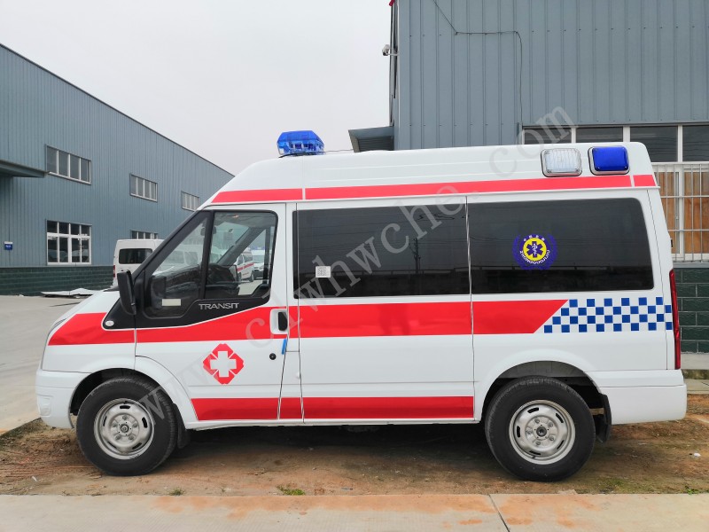 福特V348短軸中頂轉(zhuǎn)運型救護車