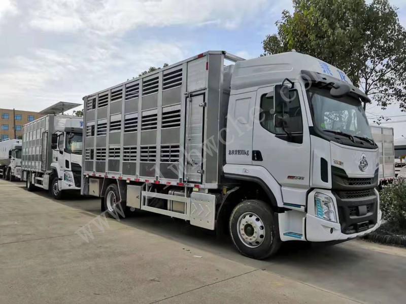 柳汽6.8米畜禽運(yùn)輸車（運(yùn)豬車）