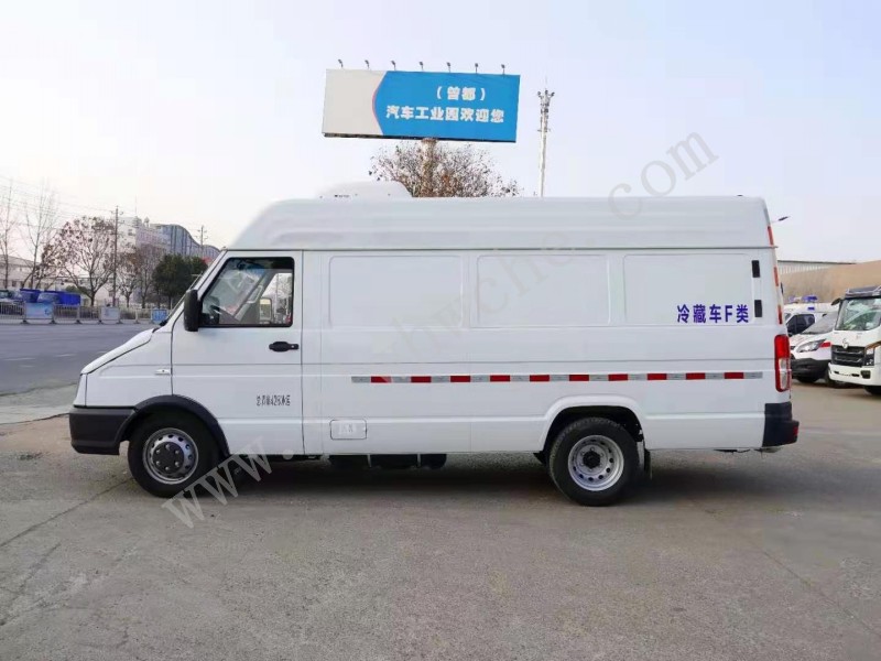 依維柯長軸疫苗冷藏車（容積8.5立方）