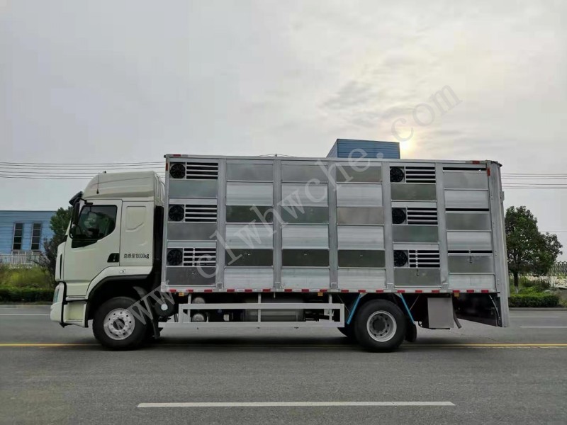 柳汽6.8米畜禽運(yùn)輸車（運(yùn)豬車）
