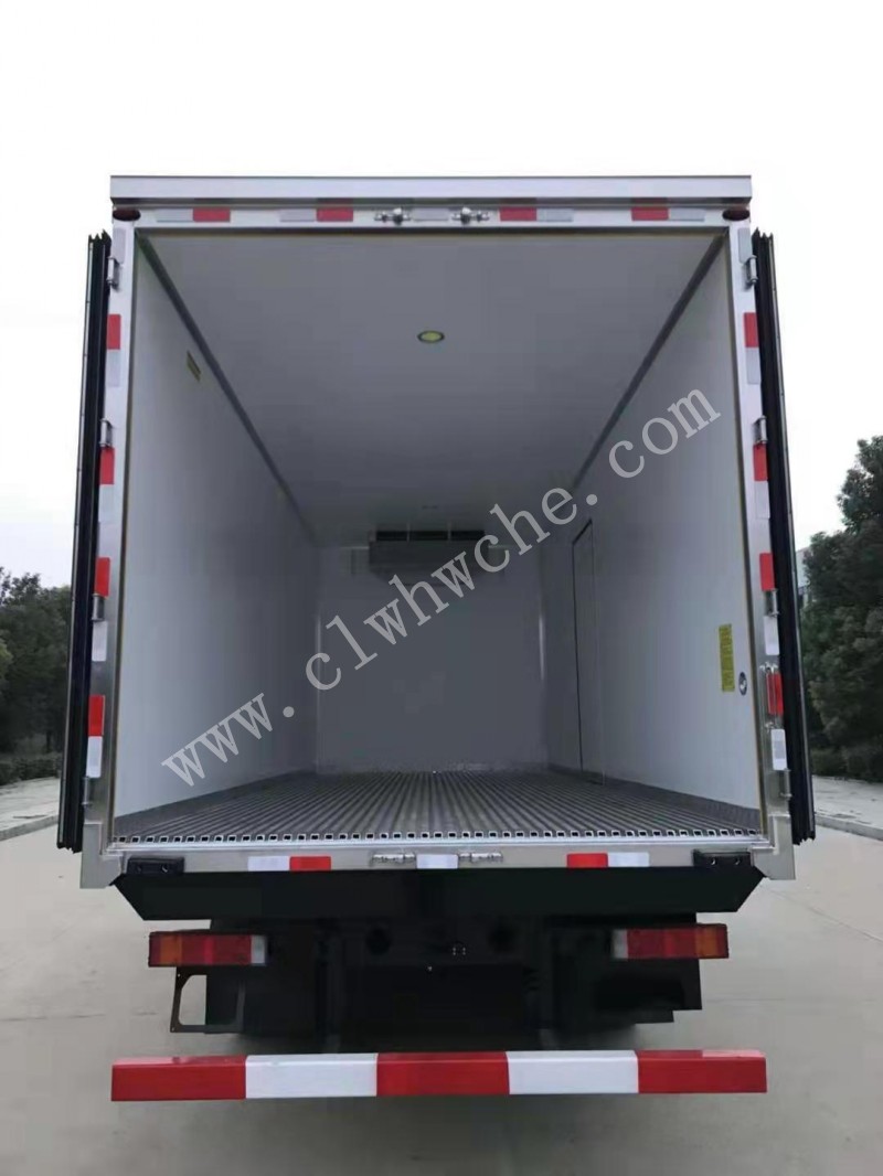 解放J6L型6.8米冷藏車(chē) 冷藏車(chē)價(jià)格 大型冷藏車(chē)廠家報(bào)價(jià)