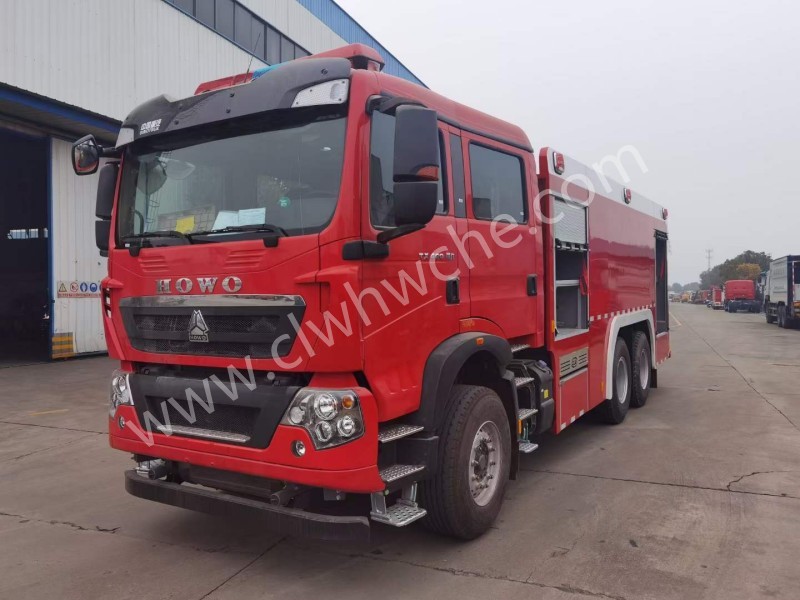重汽豪沃12噸水罐消防車
