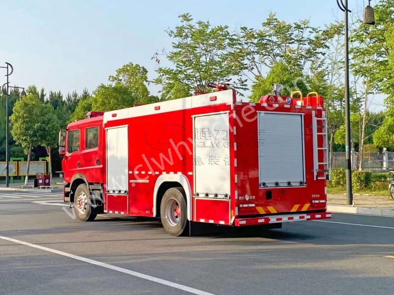 東風6噸水罐消防車