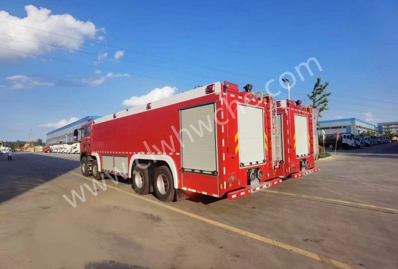 重汽豪沃25噸水罐消防車
