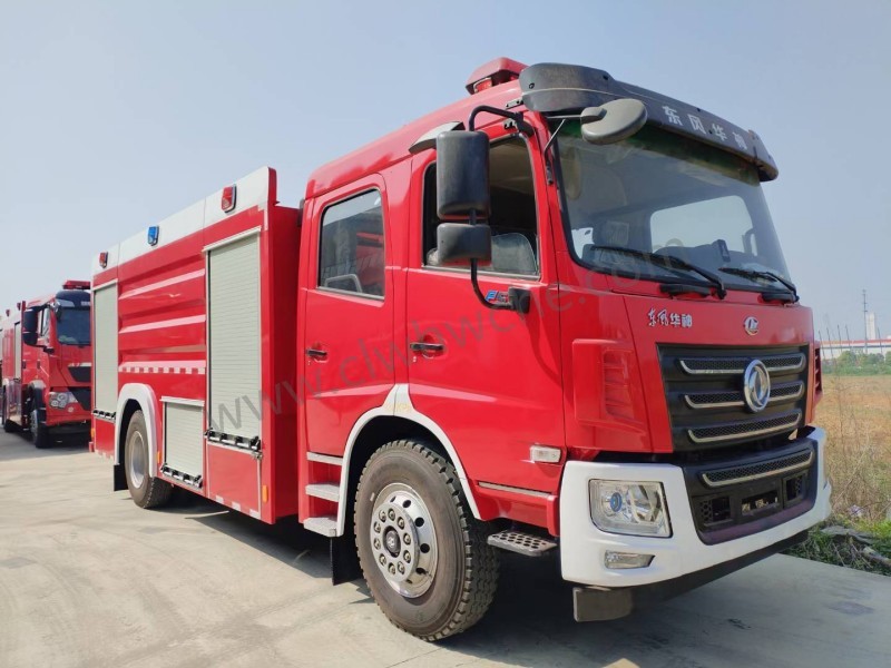 東風(fēng)華神8噸水罐消防車