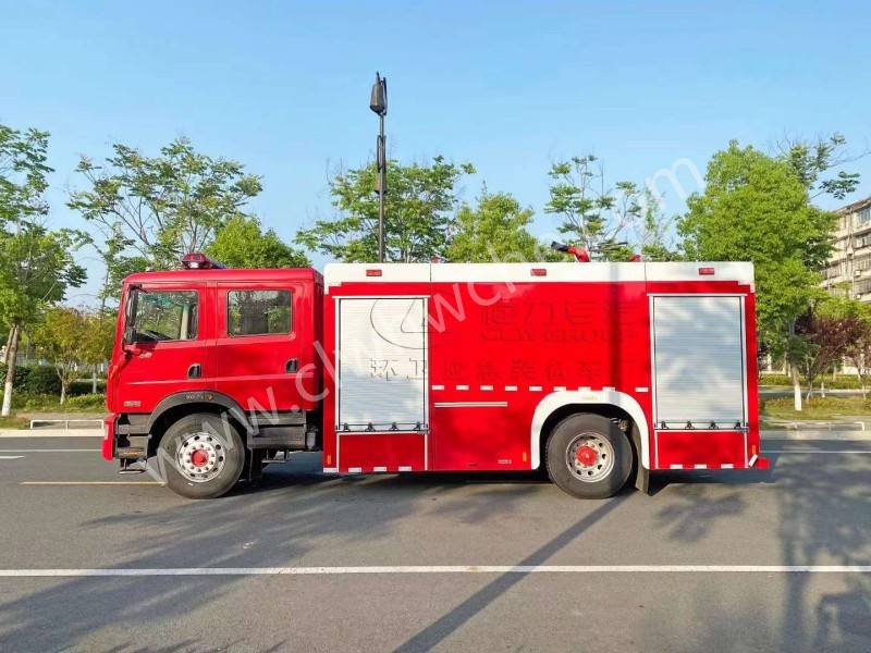 東風6噸水罐消防車
