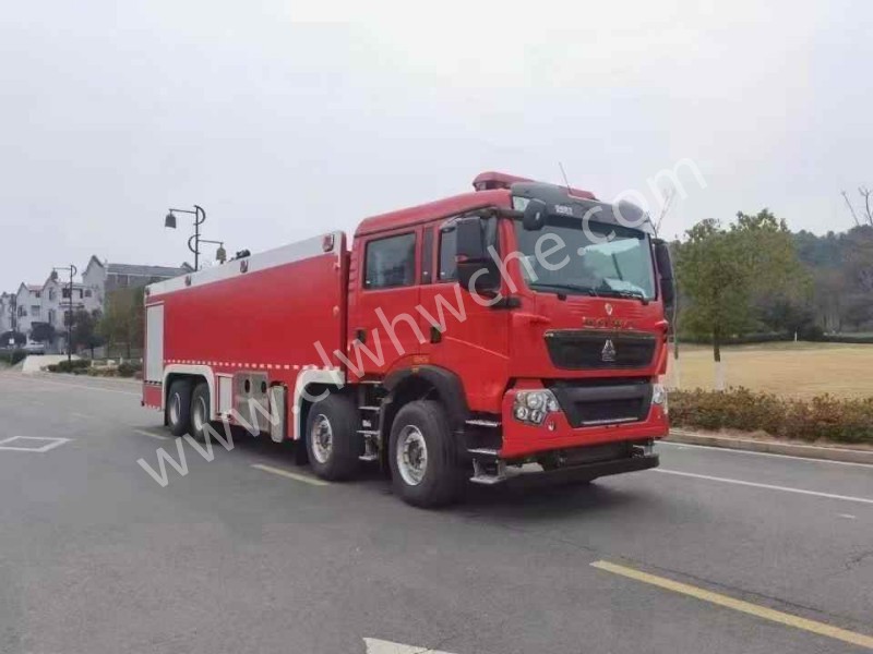 重汽豪沃25方水罐消防車（單排）