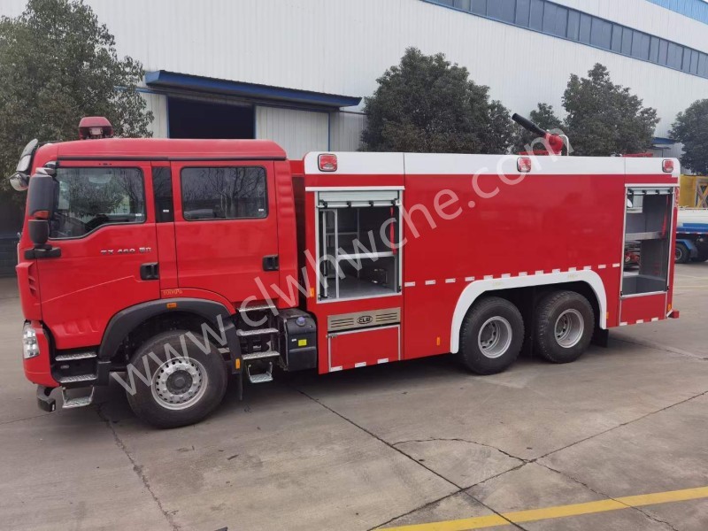 重汽豪沃12噸水罐消防車(chē)