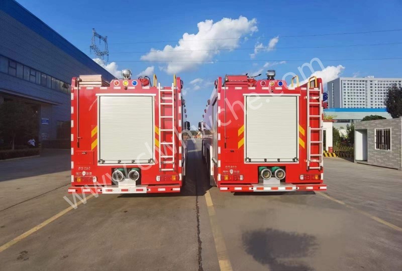 重汽豪沃25噸水罐消防車