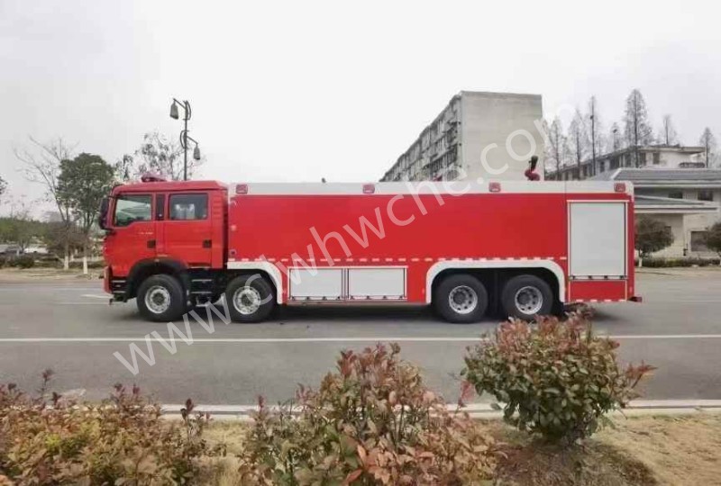重汽豪沃25方水罐消防車（單排）
