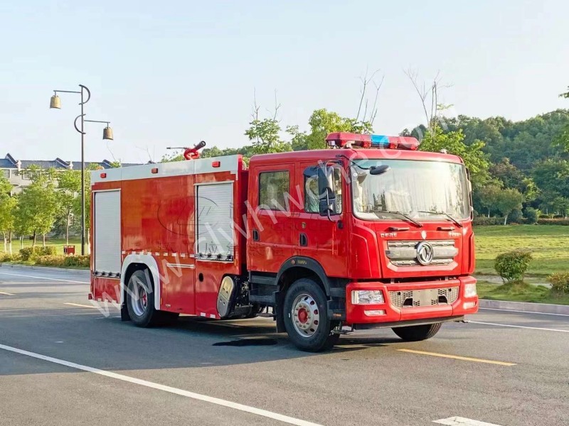 東風6噸水罐消防車